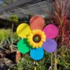 Molino doble girasol decorativo con pétalos amarillos giratorios, ideal para jardín, macetas o balcones.
