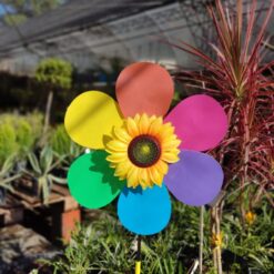 Molino doble girasol decorativo con pétalos amarillos giratorios, ideal para jardín, macetas o balcones.