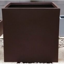 RAYUN - MACETA ROTOMOLDEADO CUBO LISO 35 X 35 - CHOCOLATE