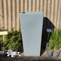 RAYUN - MACETA ROTOMOLDEADO PIRAMIDAL N°67 RB TEXTURADO - CEMENTO