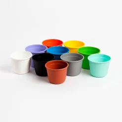 Maceta plástica Beruplast colorida y resistente, ideal para suculentas o cactus pequeños